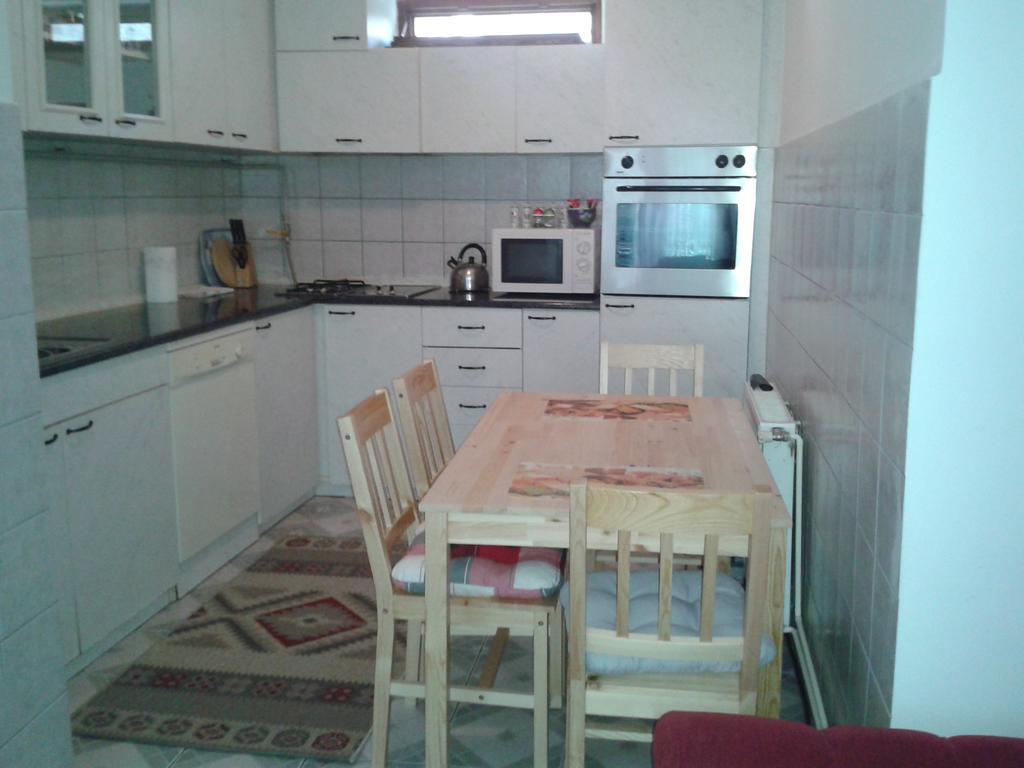 Yasmin - Your Window To Apartment *